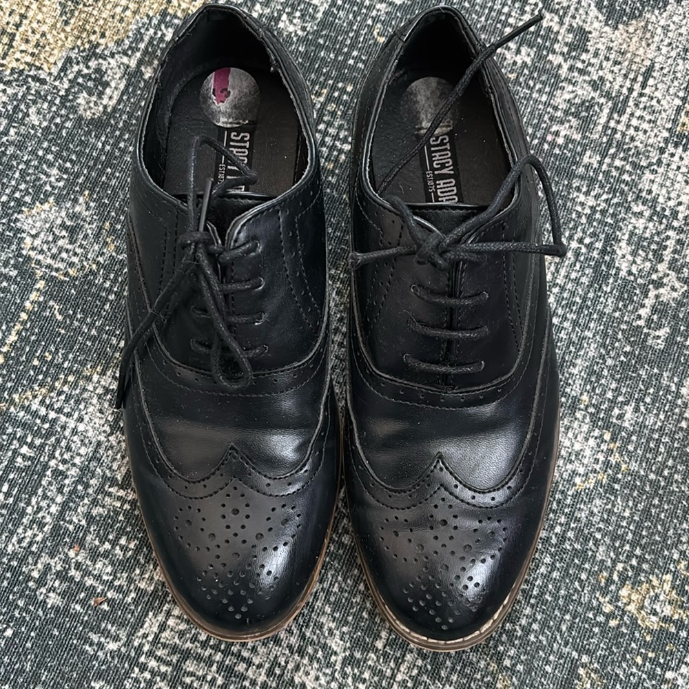 Black wingtip Stacy Adams dress shoes kid size 13.5